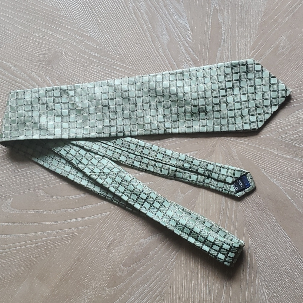 JoS.A.BANK green tie - Picture 1 of 5